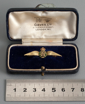 Gieves 15 Carat Gold & Enamel RAF Sweetheart Brooch - WW II