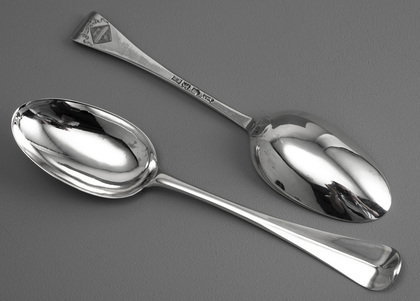 Georgian Silver Hanoverian Tablespoons (Two) - Davy Family Crest, Beckley, 1744