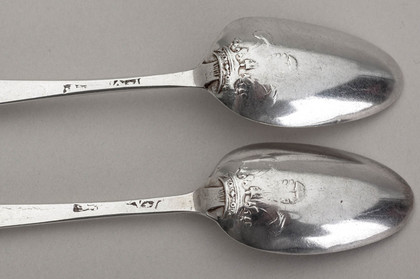 Prince of Wales' Feathers Back Hanoverian silver teaspoons (Pair)