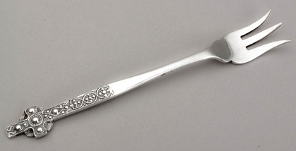Oban Sterling Silver Iona Cross Pickle Fork - Robert Lindsay