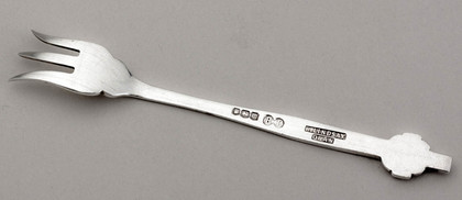 Oban Sterling Silver Iona Cross Pickle Fork - Robert Lindsay